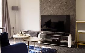 Home In Speke- 8 Mins Walk To Airport