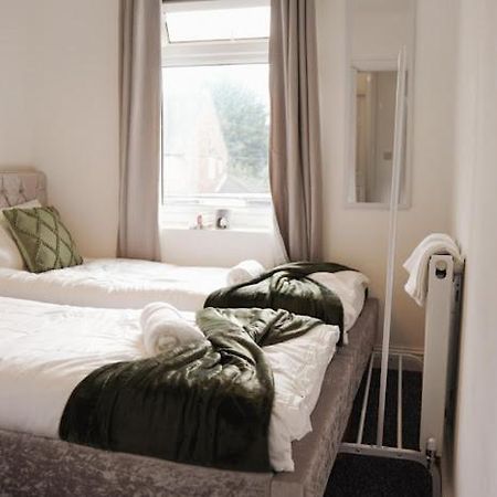 Home In Speke- 8 Mins Walk To Airport Zewnętrze zdjęcie