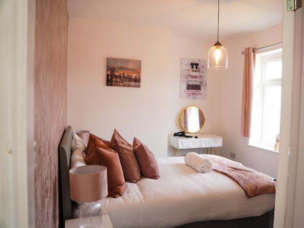 Home In Speke- 8 Mins Walk To Airport Zewnętrze zdjęcie